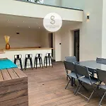 Industrial Luxury Nimes & Arles Вилла Бокер