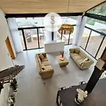 Industrial Luxury Nimes & Arles Вилла Бокер