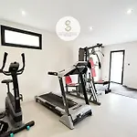 Industrial Luxury Nimes & Arles Бокер